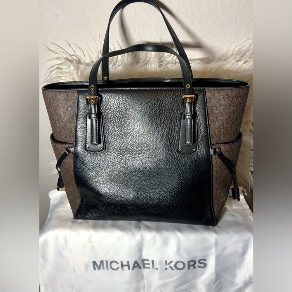 Michael Kors Signature Voyager East West Tote In Multi Black & Brown Giraffe NWT - Picture 5 of 16